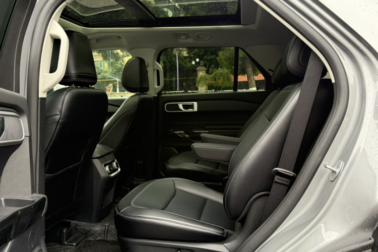 福特 探险者 2024款 2.3T EcoBoost 后驱风尚版 6座中控内饰7002