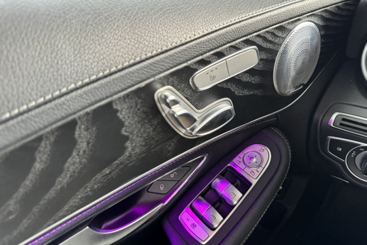 奔驰C级 2019款 改款 C 260 L 运动版中控内饰7005