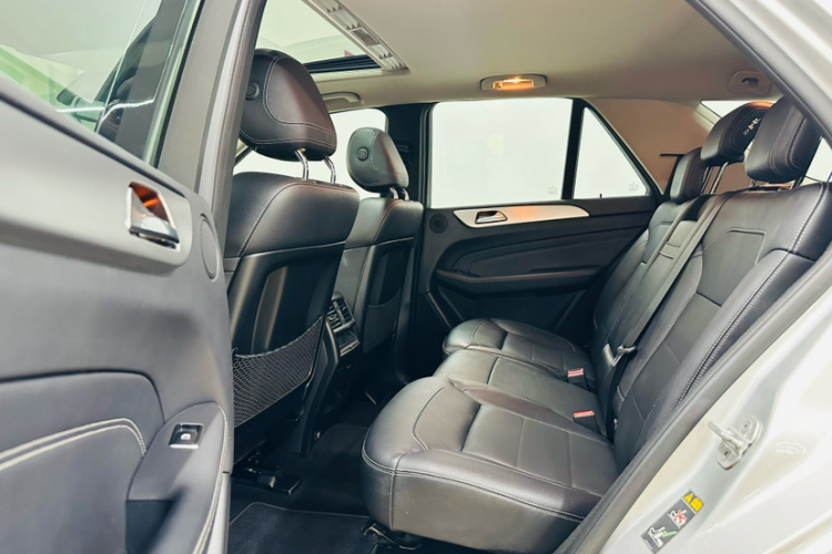 奔驰M级 2015款 ML 320 4MATIC中控内饰7001