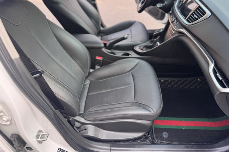 别克 阅朗 2019款 18T 自动互联精英型 国V中控内饰7002