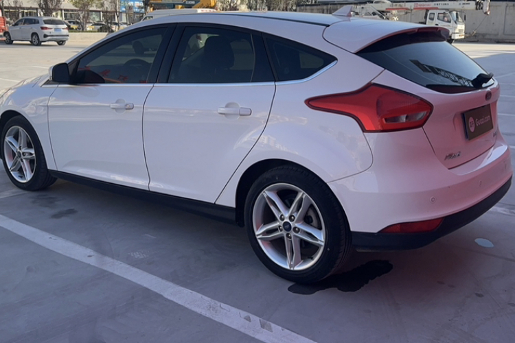 福特 福克斯 2020款 两厢经典 1.5L 自动风尚型车身外观6004