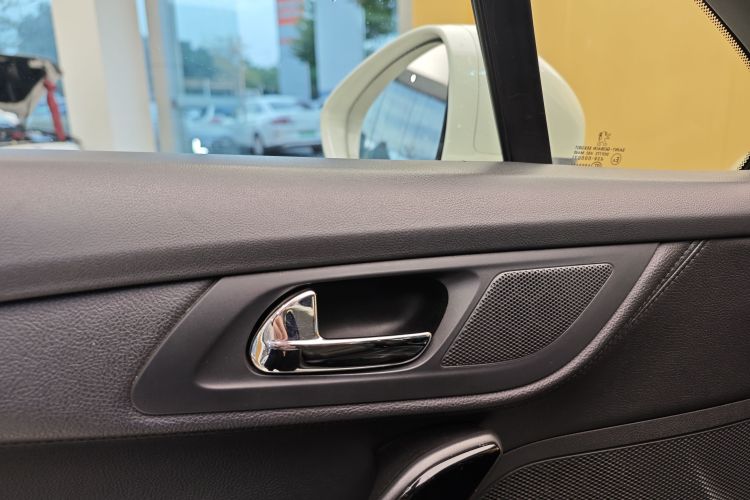 标致508 2013款 2.3L 两周年纪念 自动旗舰版中控内饰7006