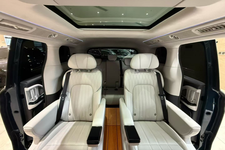 岚图汽车 岚图梦想家 2025款 PHEV 四驱旗舰鲲鹏版中控内饰7011