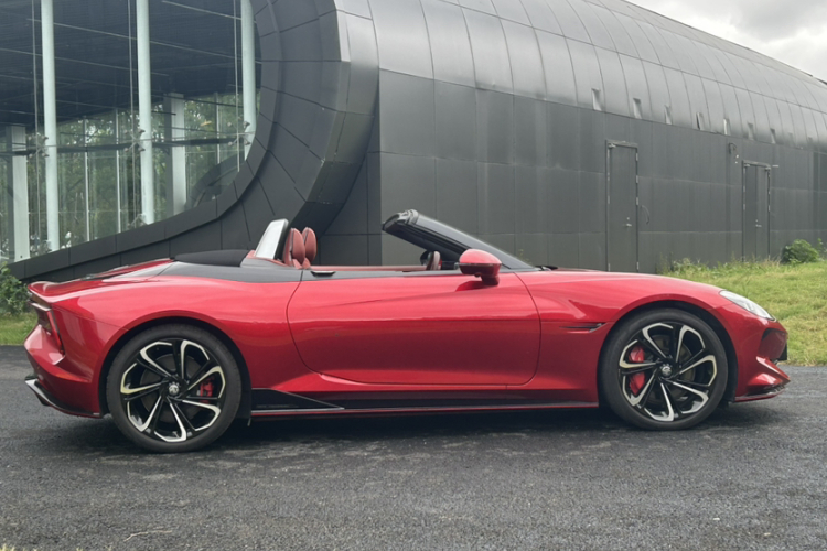 名爵 MG Cyberster 2024款 520km 传奇四驱版车身外观6007