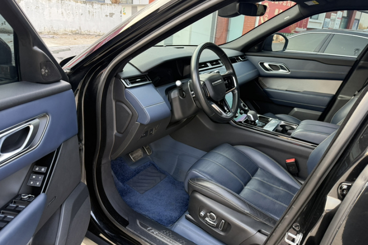 路虎 揽胜星脉 2022款 250PS 熠金珍藏版中控内饰7006