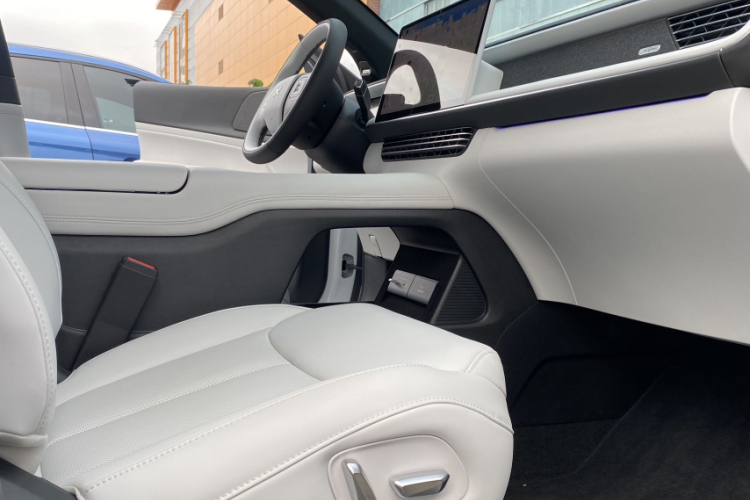 小鹏G6 2023款 755 超长续航 Pro中控内饰7003