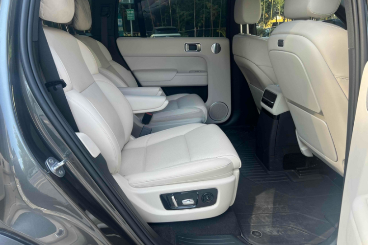 理想汽车 理想L9 2022款 Max中控内饰7008