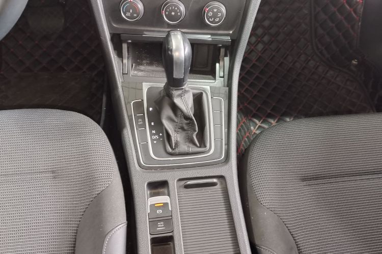 大众 高尔夫 2019款 280TSI DSG舒适型 国VI中控内饰7004