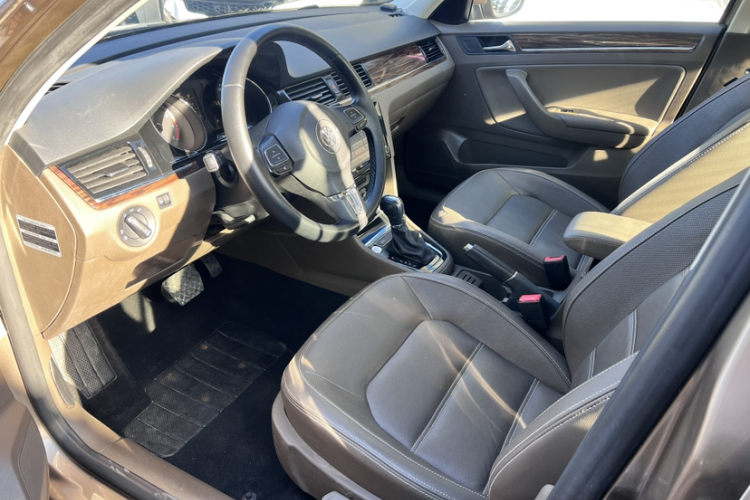 大众 宝来 2014款 1.6L 自动豪华型中控内饰7002