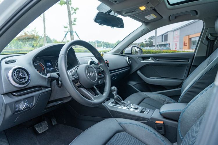 奥迪A3 2018款 30周年年型 Limousine 35 TFSI 时尚型中控内饰7003