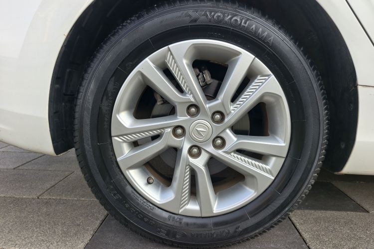 长安 逸动 2019款 高能版 1.6L GDI 自动先锋型 国VI车身外观6004