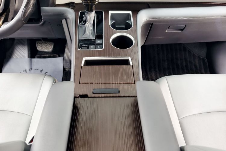 丰田 格瑞维亚 2024款 2.5L混动 舒适版中控内饰7009