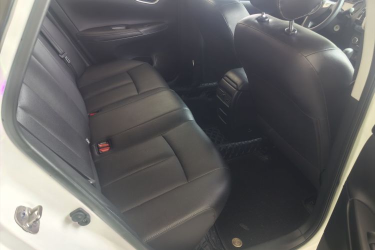 日产 轩逸 2021款 经典 1.6XL CVT豪华版中控内饰7006