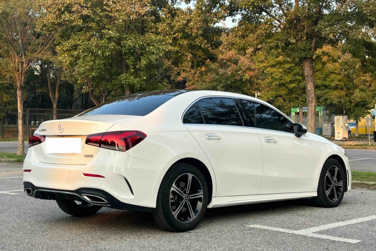 奔驰A级 2022款 改款三 A 200 L 运动轿车时尚型车身外观6003