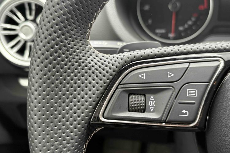 奥迪A3 2018款 30周年年型 Sportback 35 TFSI 进取型中控内饰7014