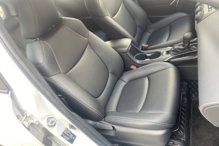 丰田 卡罗拉锐放 2022款 2.0L 先锋版局部细节41