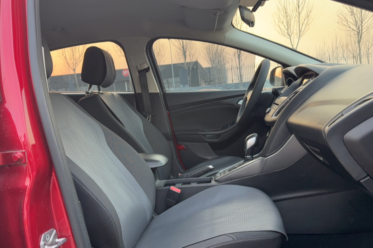 福特 福克斯 2015款 两厢 1.6L 自动舒适型中控内饰7001