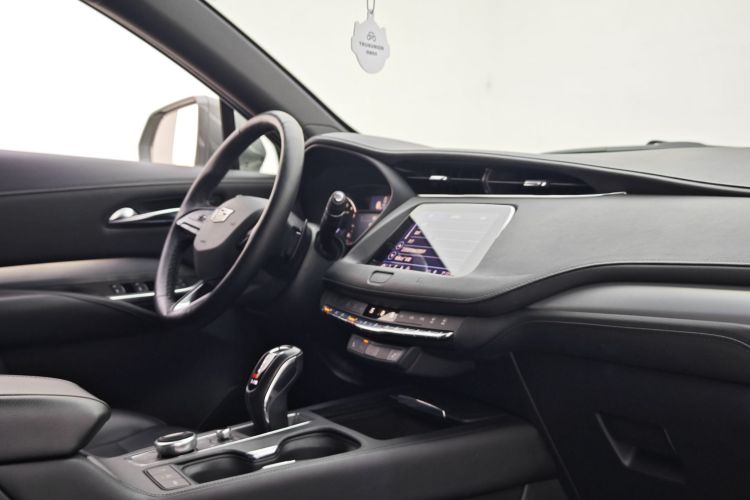 凯迪拉克XT4 2018款 28T 两驱领先型中控内饰7004