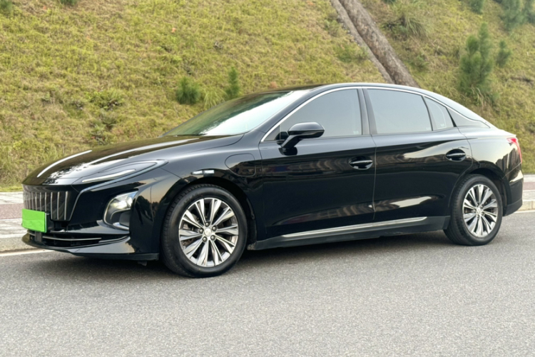 红旗E-QM5 2022款 431km 充电乐享版车身外观1