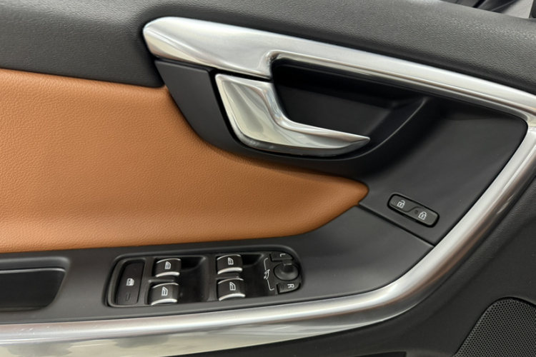 沃尔沃S60 2019款 S60L 改款 T5 智进进阶版局部细节9004