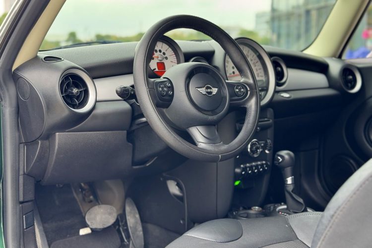 MINI Clubman 2011款 1.6L COOPER Fun中控内饰7002