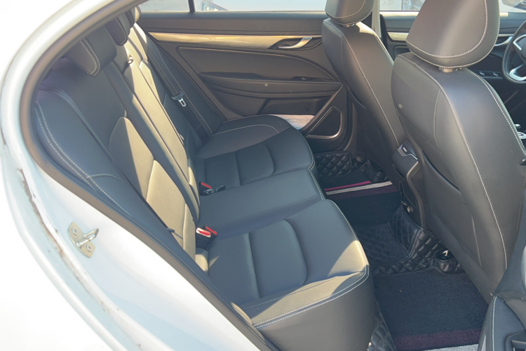 吉利汽车 帝豪 2019款  领军版 1.5L 手动豪华型 国VI中控内饰7003