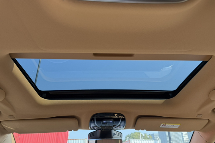 岚图汽车 岚图梦想家 2022款 低碳版 梦+智享包中控内饰7001