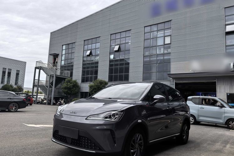 哪吒汽车 哪吒AYA 2023款 318 Lite车身外观1