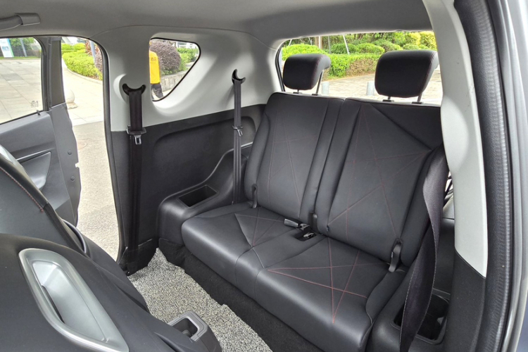 奇瑞新能源 小蚂蚁 2022款 甜粉款 微糖版 三元锂 30kW 301km中控内饰7002