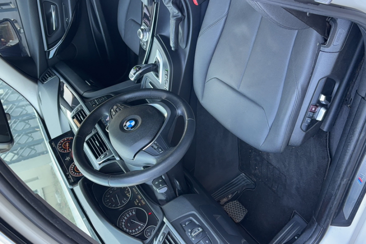 宝马3系 2017款 320Li M运动型中控内饰7003