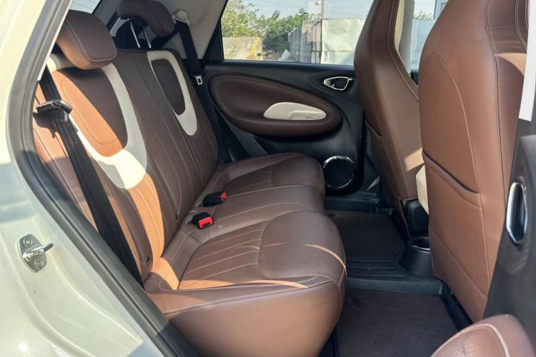 五菱汽车 五菱缤果 2023款 333km 灵犀互联款中控内饰7003