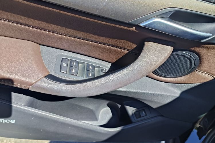 宝马X1 2019款 sDrive18Li 尊享型中控内饰7008