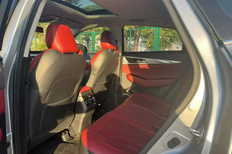 长安CS85 COUPE 2019款 1.5T DCT动版 国VI中控内饰7003