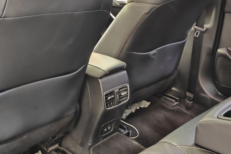 丰田 亚洲狮 2021款 2.0L 尊贵版中控内饰7010