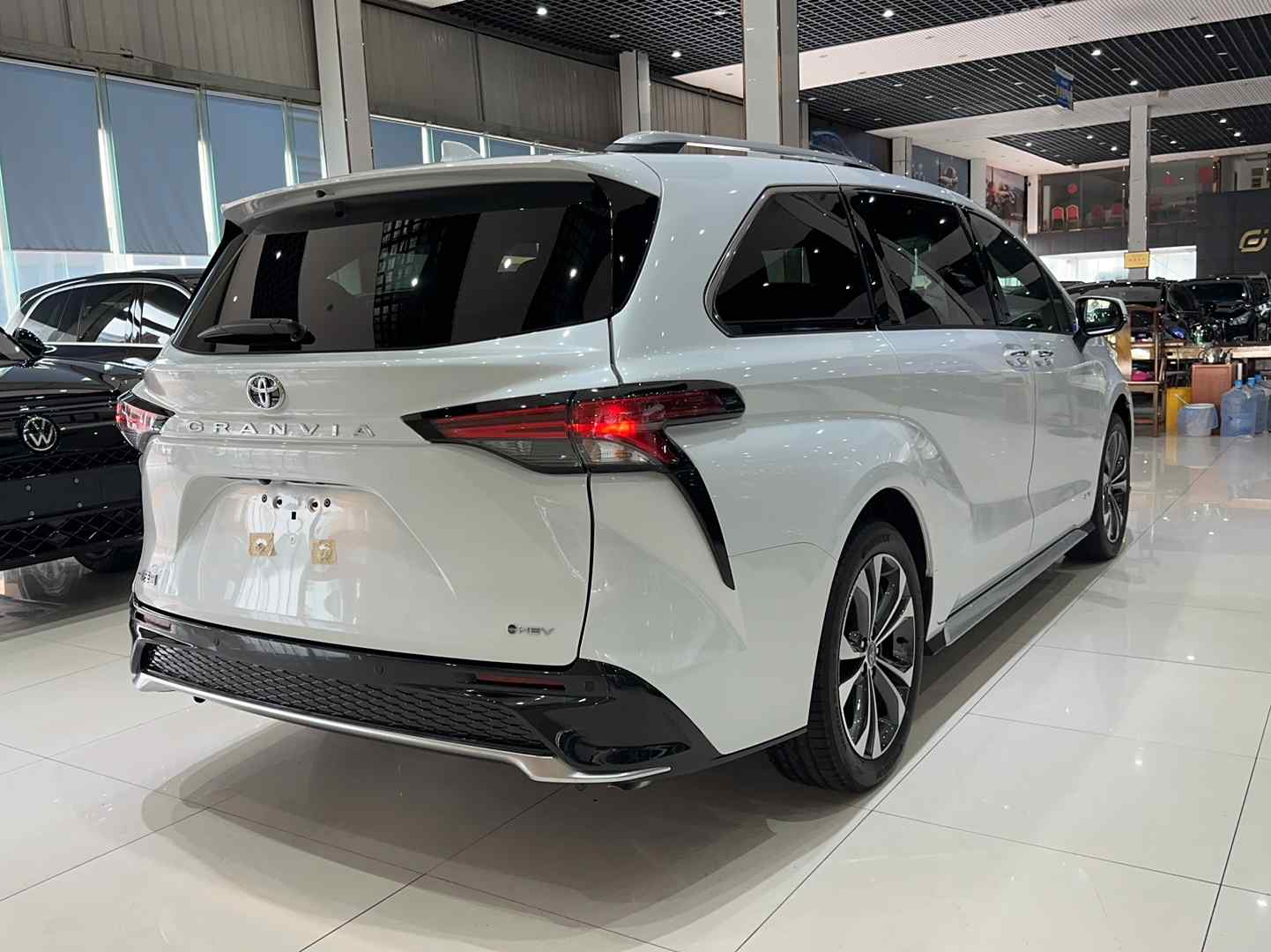 丰田 格瑞维亚 2024款 2.5L混动 尊贵PLUS版(4)