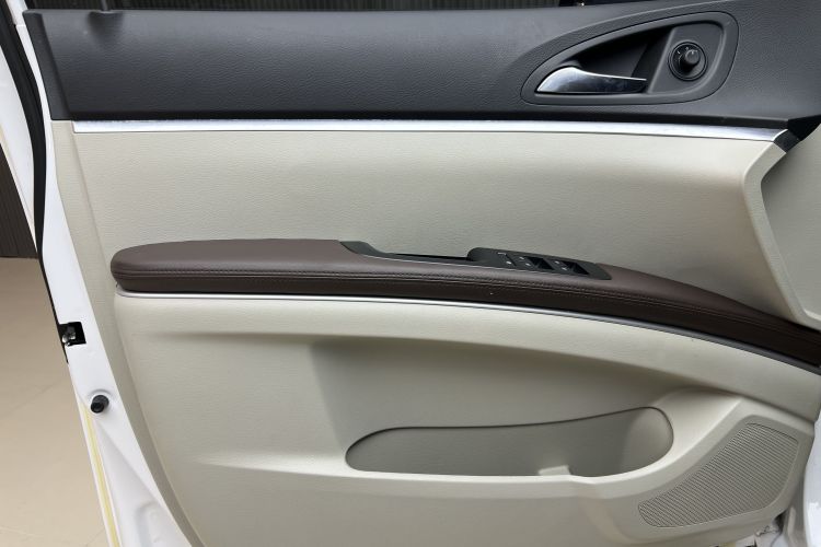 别克GL8 2023款 陆上公务舱 舒适型中控内饰7013