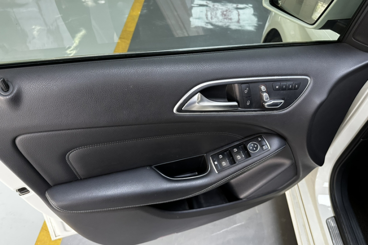 奔驰B级 2015款 B 200 时尚型中控内饰7006