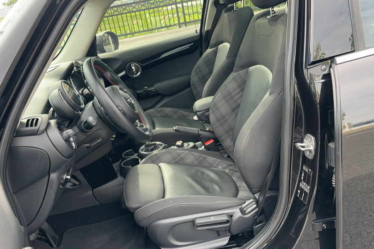 MINI 2016款 2.0T COOPER S 五门版局部细节19