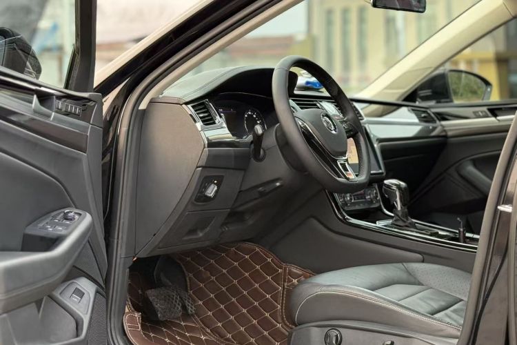 大众 辉昂 2018款 改款 380TSI 两驱商务版中控内饰7010