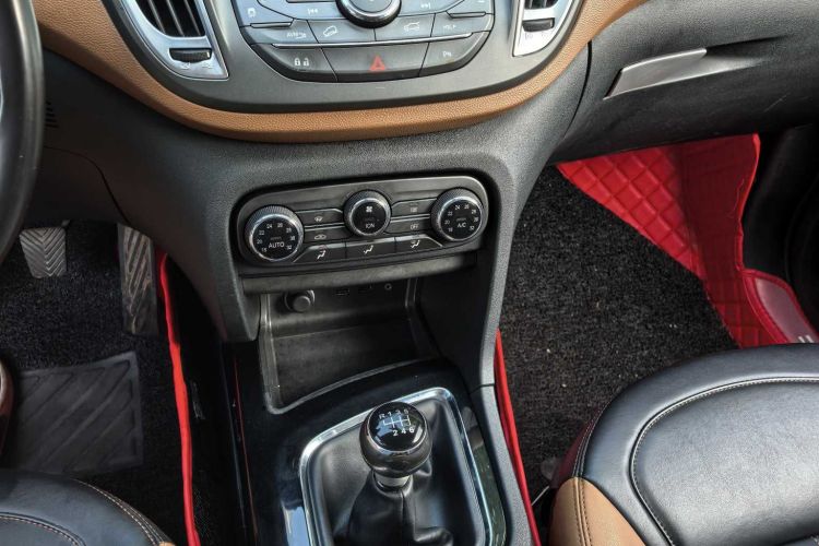 东南DX7 2015款 1.5T 手动尊贵型局部细节16