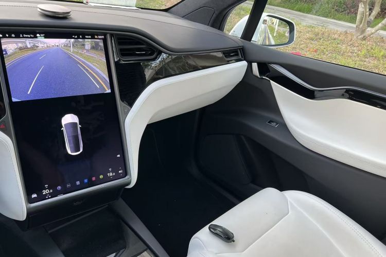 特斯拉 Model X 2019款 长续航版中控内饰7007