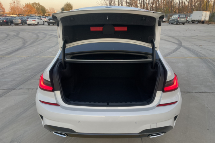 宝马3系 2021款 改款二 325Li M运动套装局部细节9002