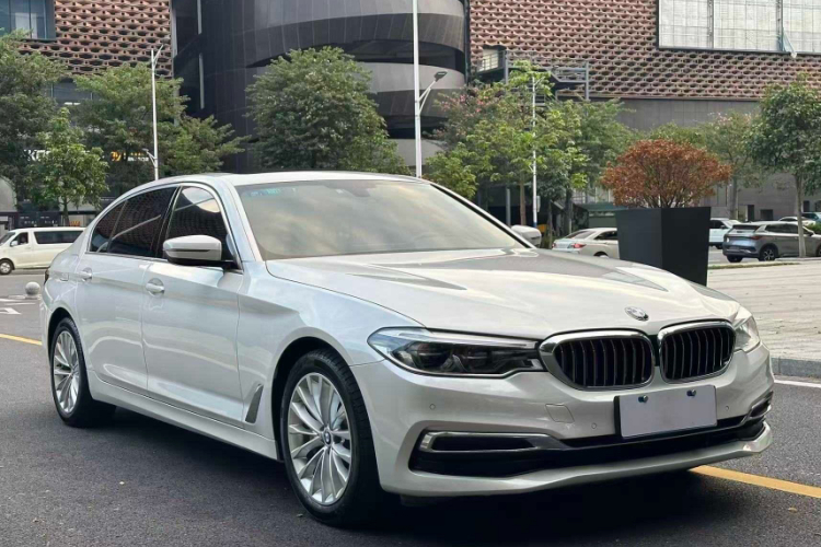 宝马5系 2020款 530Li 领先型 豪华套装车身外观6003