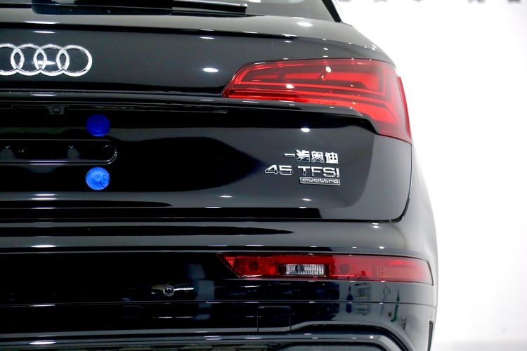 奥迪Q5L 2025款 45周年典藏版 45 TFSI 豪华动感型车身外观6002