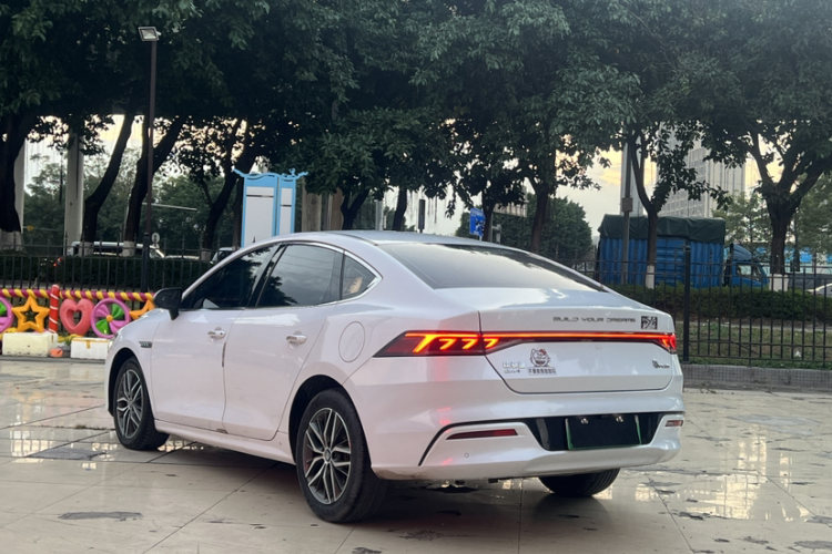 比亚迪 秦PLUS 2023款 冠军版 DM-i 55KM超越型车身外观6005