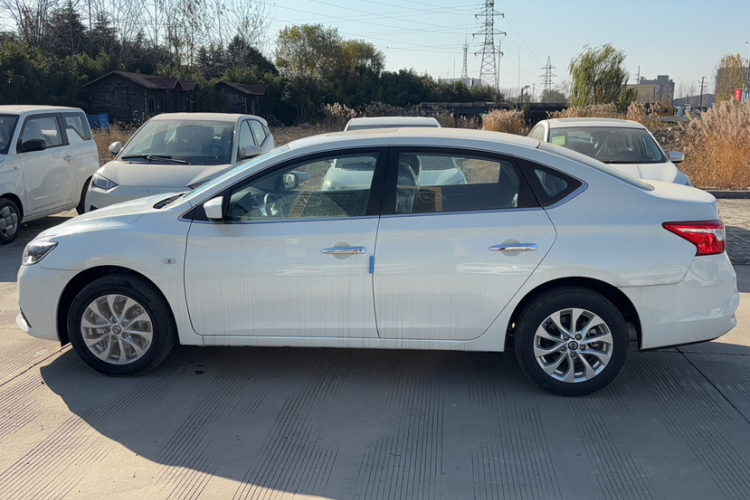 日产 轩逸 改款三 经典 1.6XE CVT舒适天窗版(8.29)车身外观6003