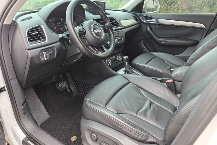 奥迪Q3 2013款 35 TFSI 舒适型中控内饰7002