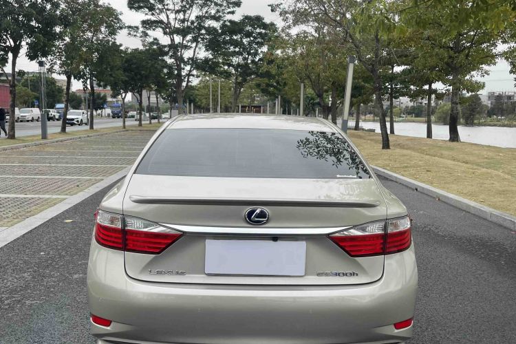 雷克萨斯ES 2013款 300h 精英版车身外观6005