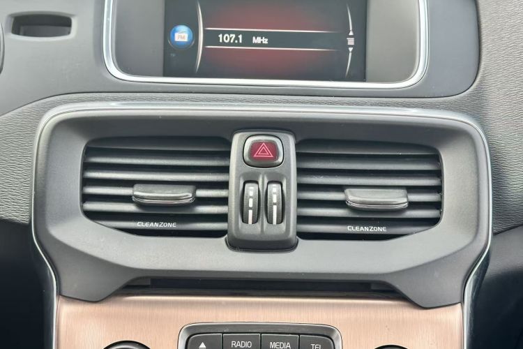 沃尔沃V40 2017款 Cross Country T3 智雅版中控内饰7001