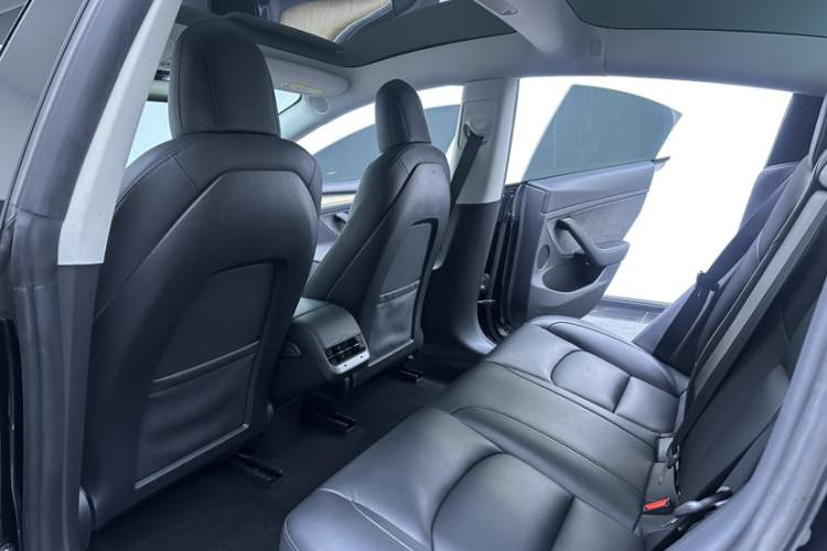 特斯拉 Model 3 2021款 Performance高性能全轮驱动版中控内饰7002